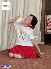 Set áo trắng Chane, chân váy đỏ chấm bi