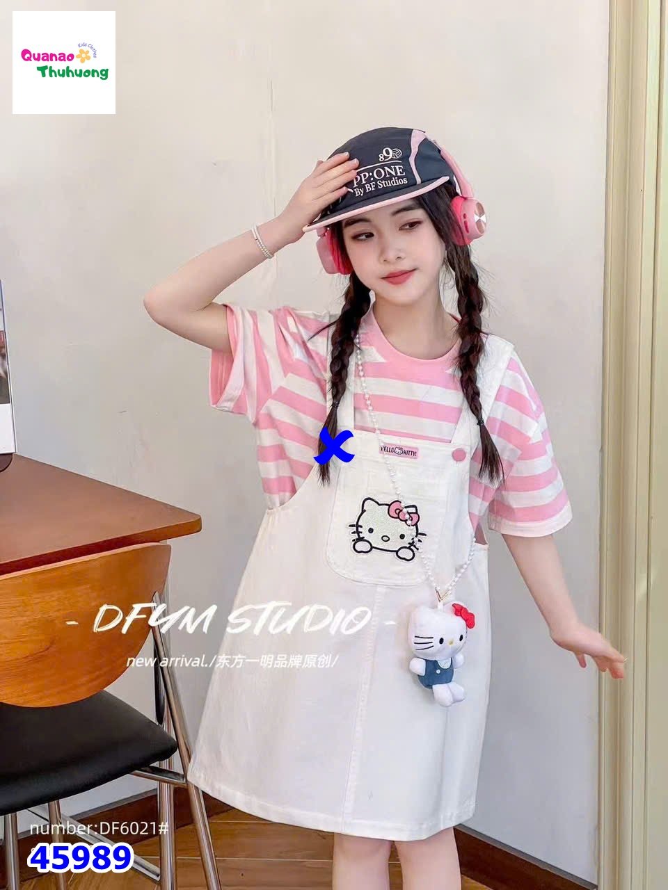 Set đầm yếm trắng, áo hồng đỏ Kitty