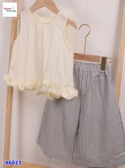 Set bộ áo kem, quần kẻ xám