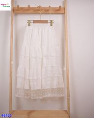 Chân váy trắng dài tầng voan hoa