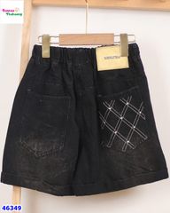 Quần short jean túi chữ M