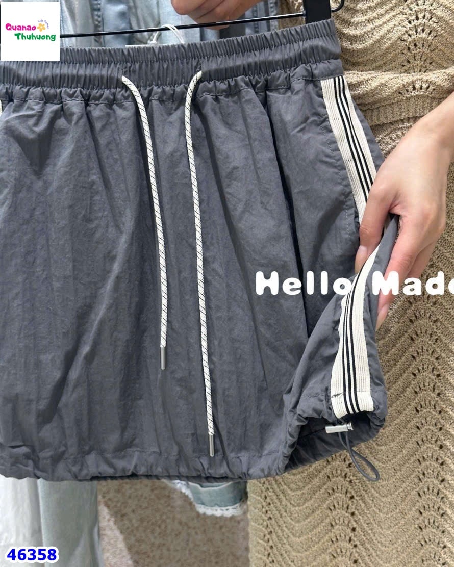 Chân váy xám viền trắng