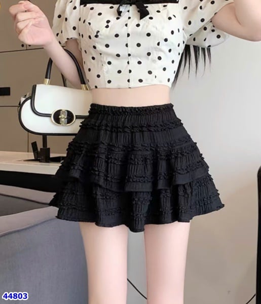 Chân váy đen nhìu tầng