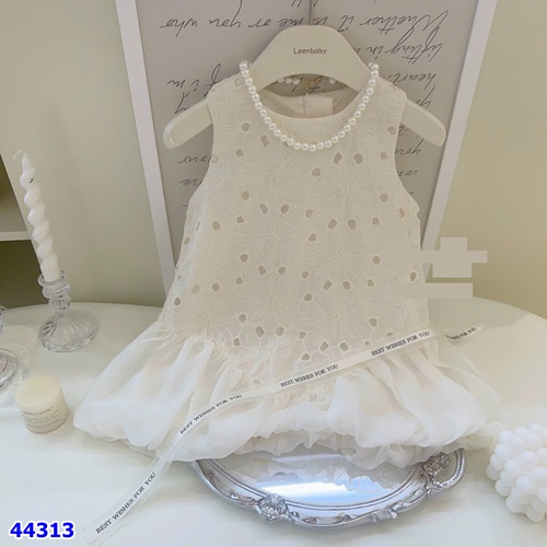 Đầm SaraMiu trắng thêu hoa