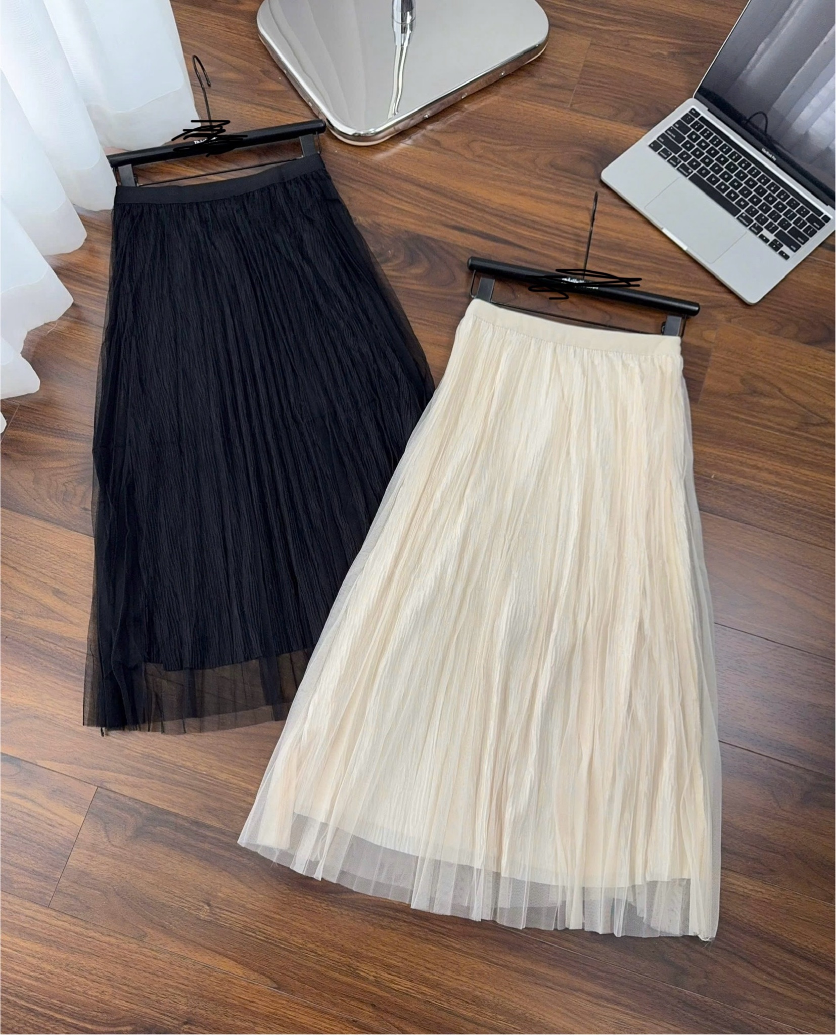 Chân váy dài ren be