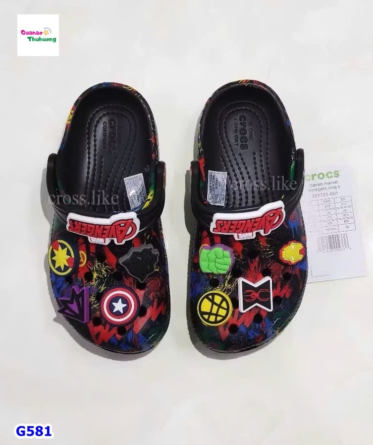 Giày Crocs đen Avengers