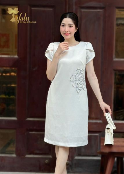  Đầm suông kết đá hoa hồng TFL943WHT 