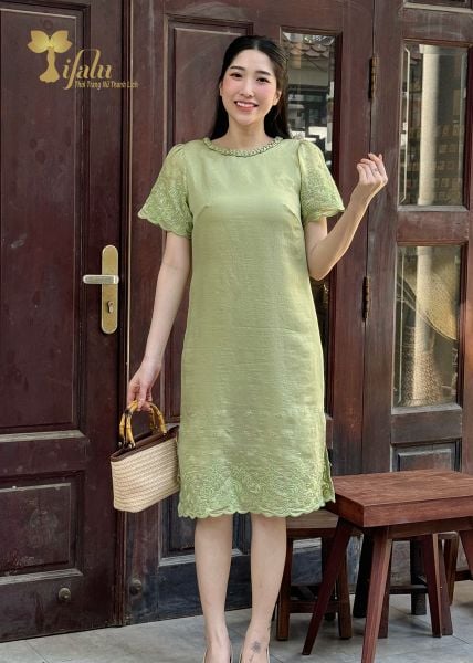  Đầm suông tơ linen thêu hoa TFL949GRN 