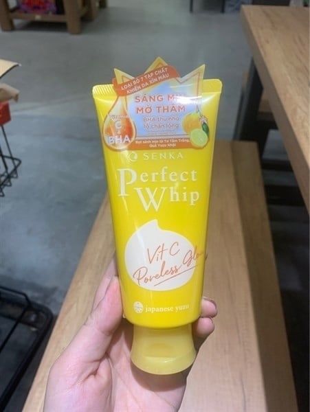 Sữa Rửa Mặt Senka Dưỡng Sáng Mờ Thâm 100g