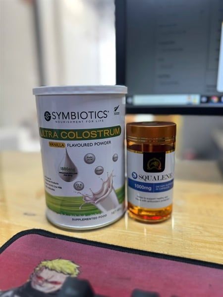 Sữa non ULTRA COLOSTRUM vị Vanilla (400g) + quà tặng kèm 1 SQUALENE 1000mg (30v)