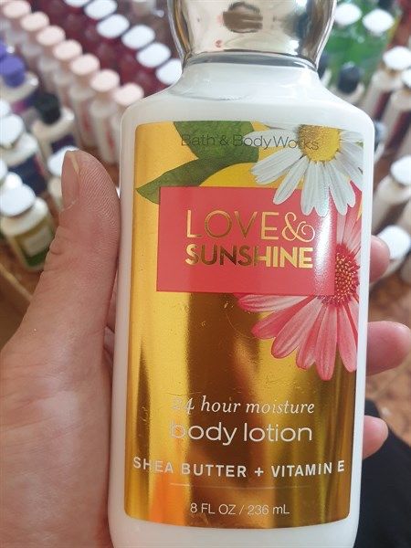 DƯỠNG THỂ BATH & BODY WORKS LOVE & SUNSHINE 24 HOUR MOISTURE SHEA BUTTER + VITAMIN E BODY LOTION 236ML