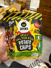 Snack IRVINS Spicy Salted Egg potato chips (95g)