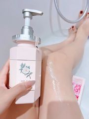 Sữa Tắm Trắng Da Hoa Trà Weilaiya (450ml)