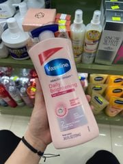 Dưỡng thể Vaseline Healthy white Hồng 725ml (Chai)