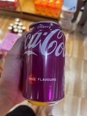 Nước ngọt Coca-Cola vị cherry (330ml)