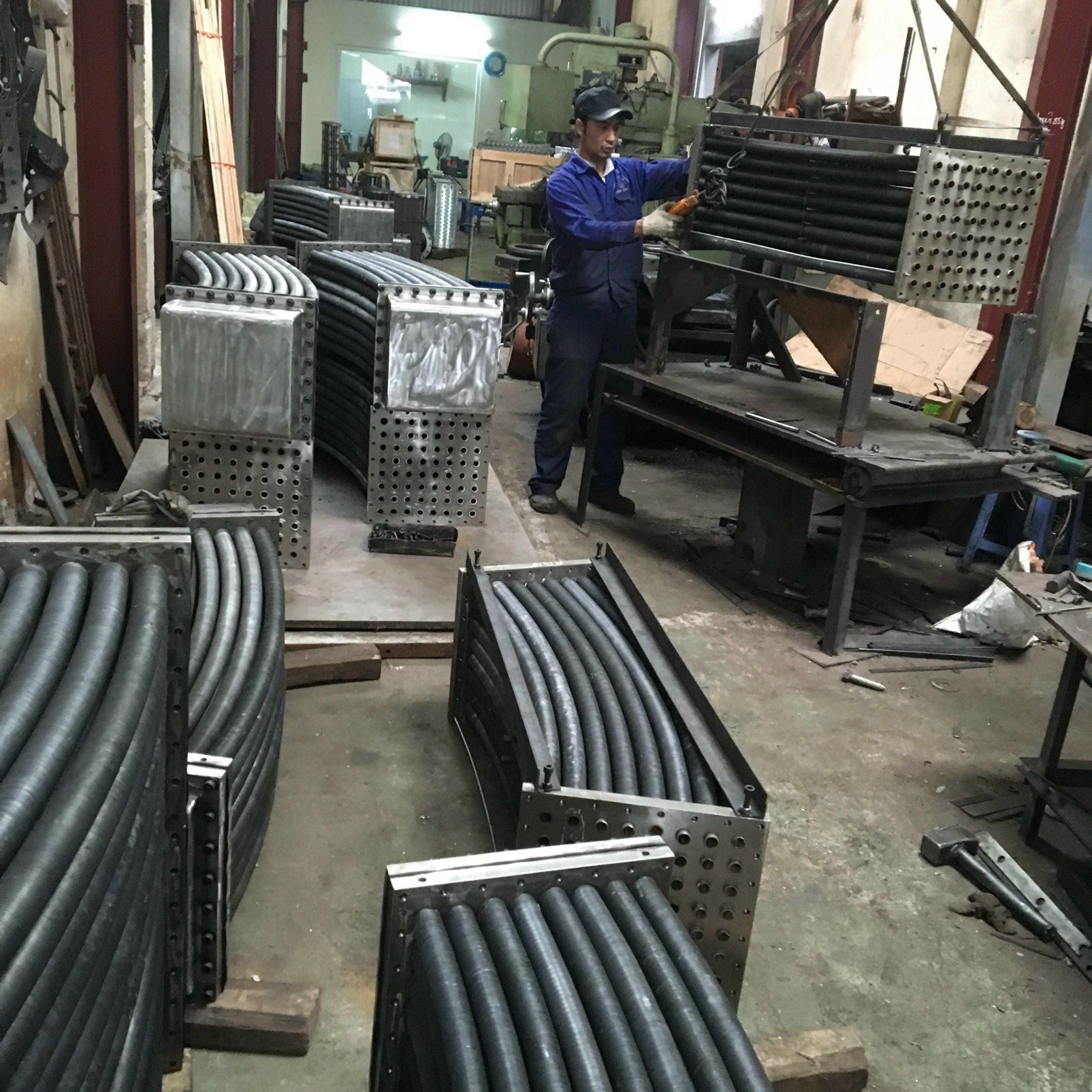  Bộ làm mát dầu ổ đỡ máy phát NMTĐ Sơn La - NMTĐ Lai Châu 