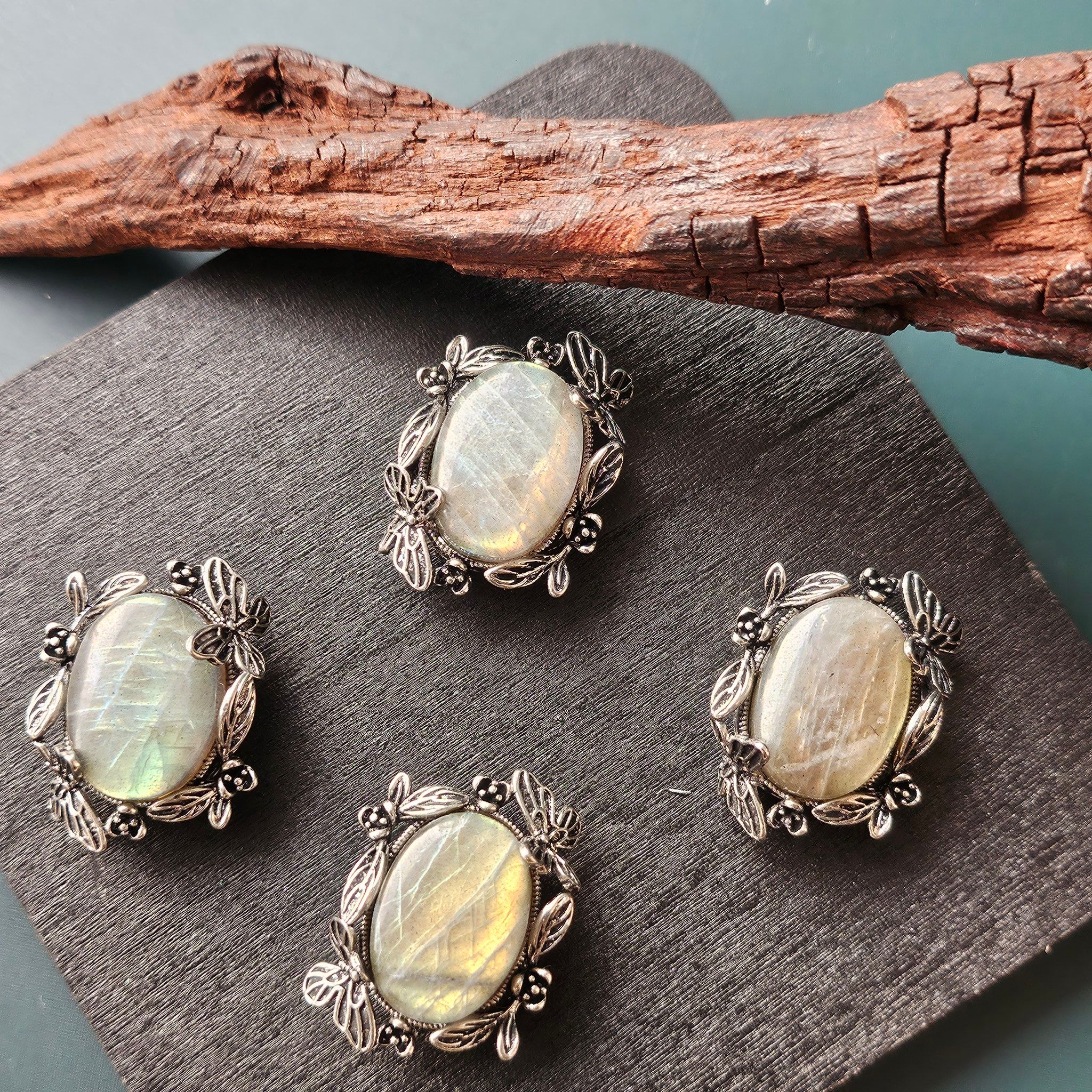  Charm đính đá - Labradorite 