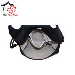 Ba lô đeo đu đưa sau lưng