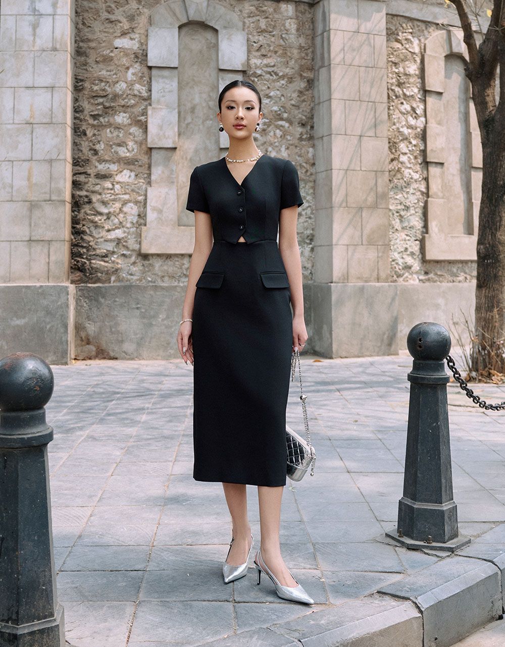  ĐẦM BÚT CHÌ ĐEN CẮT EO 