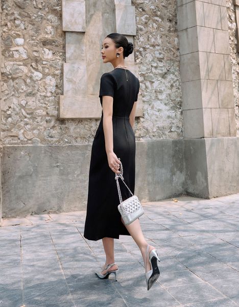  ĐẦM BÚT CHÌ ĐEN CẮT EO 