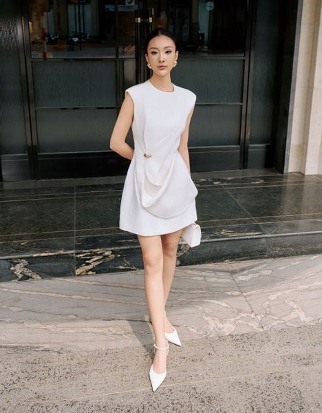  VÁY A ĐÍNH ĐAI LUỒN 