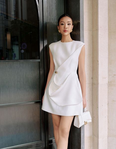  VÁY A ĐÍNH ĐAI LUỒN 