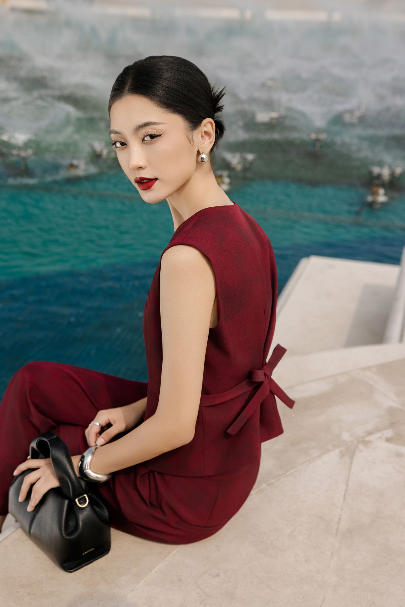  ÁO VEST BUỘC NƠ SAU 