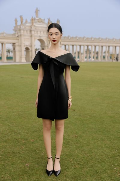  ĐẦM NGẮN XẾP NGANG VAI 