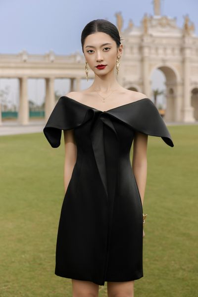  ĐẦM NGẮN XẾP NGANG VAI 