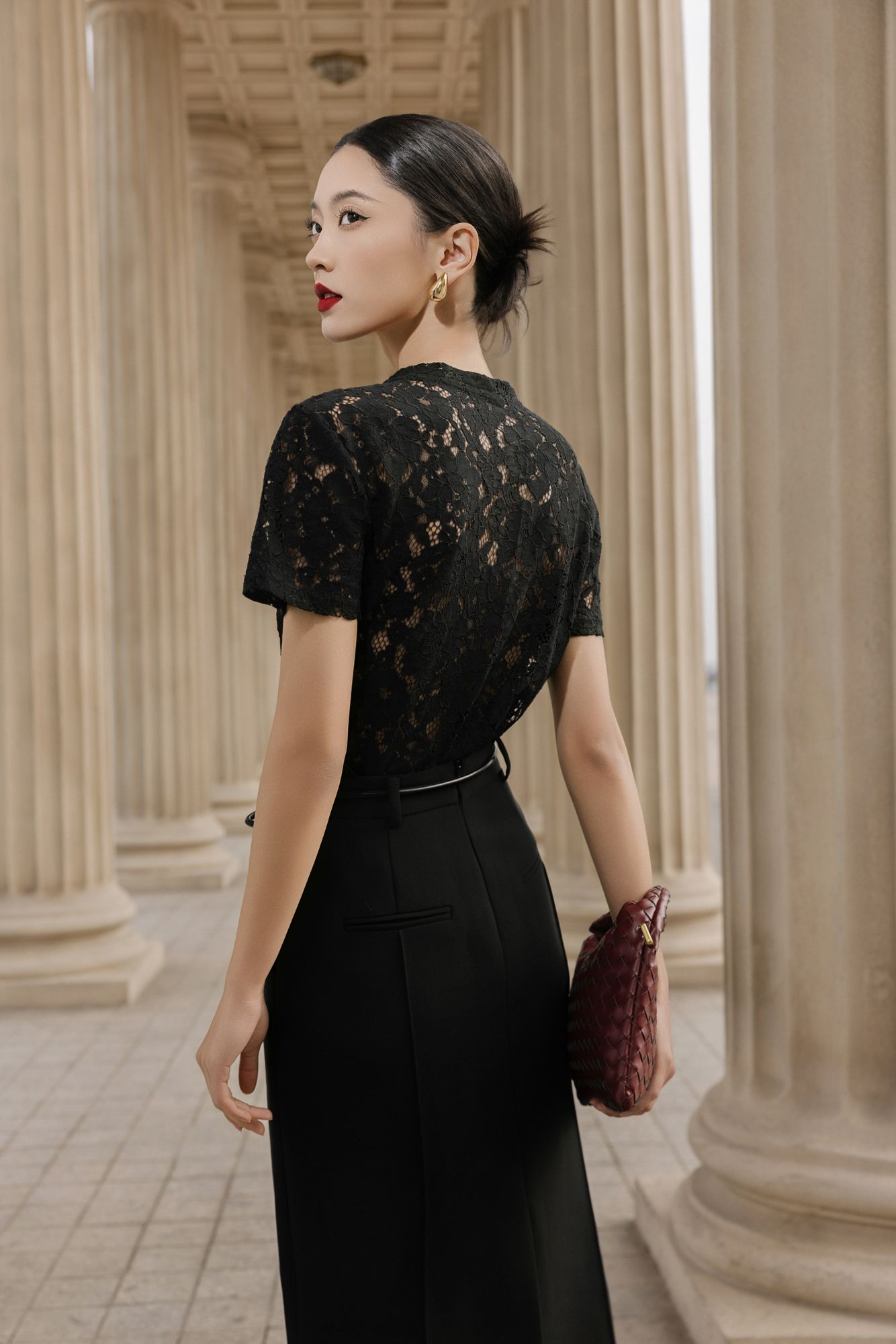  CHÂN VÁY BÚT CHÌ BẤU LY XẺ SAU 