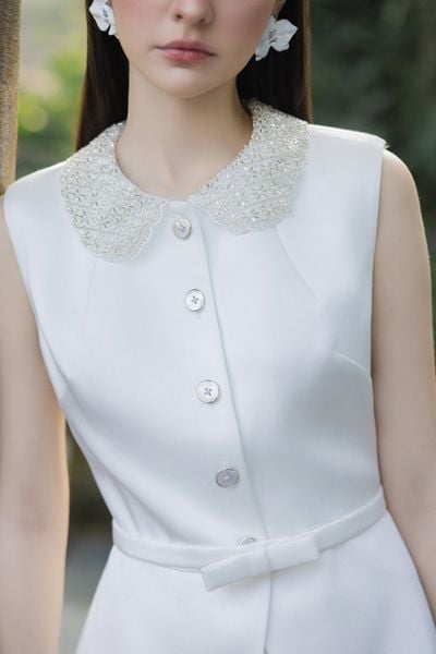  ÁO SÁT NÁCH CỔ ĐÍNH CƯỜM 