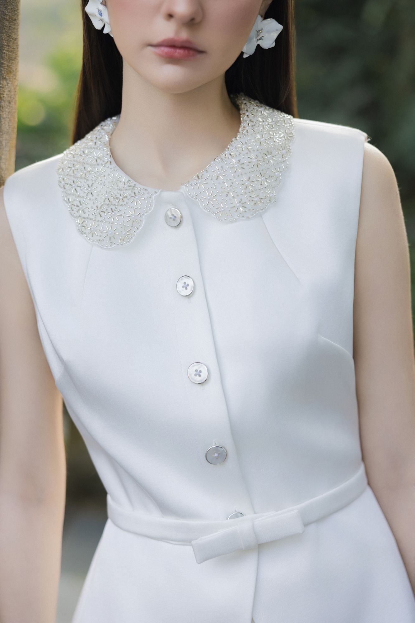  ÁO SÁT NÁCH CỔ ĐÍNH CƯỜM 