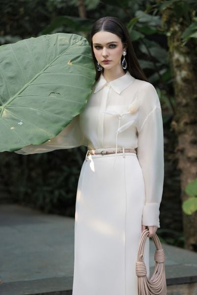  CHÂN VÁY BÚT CHÌ BẤU LY XẺ SAU 