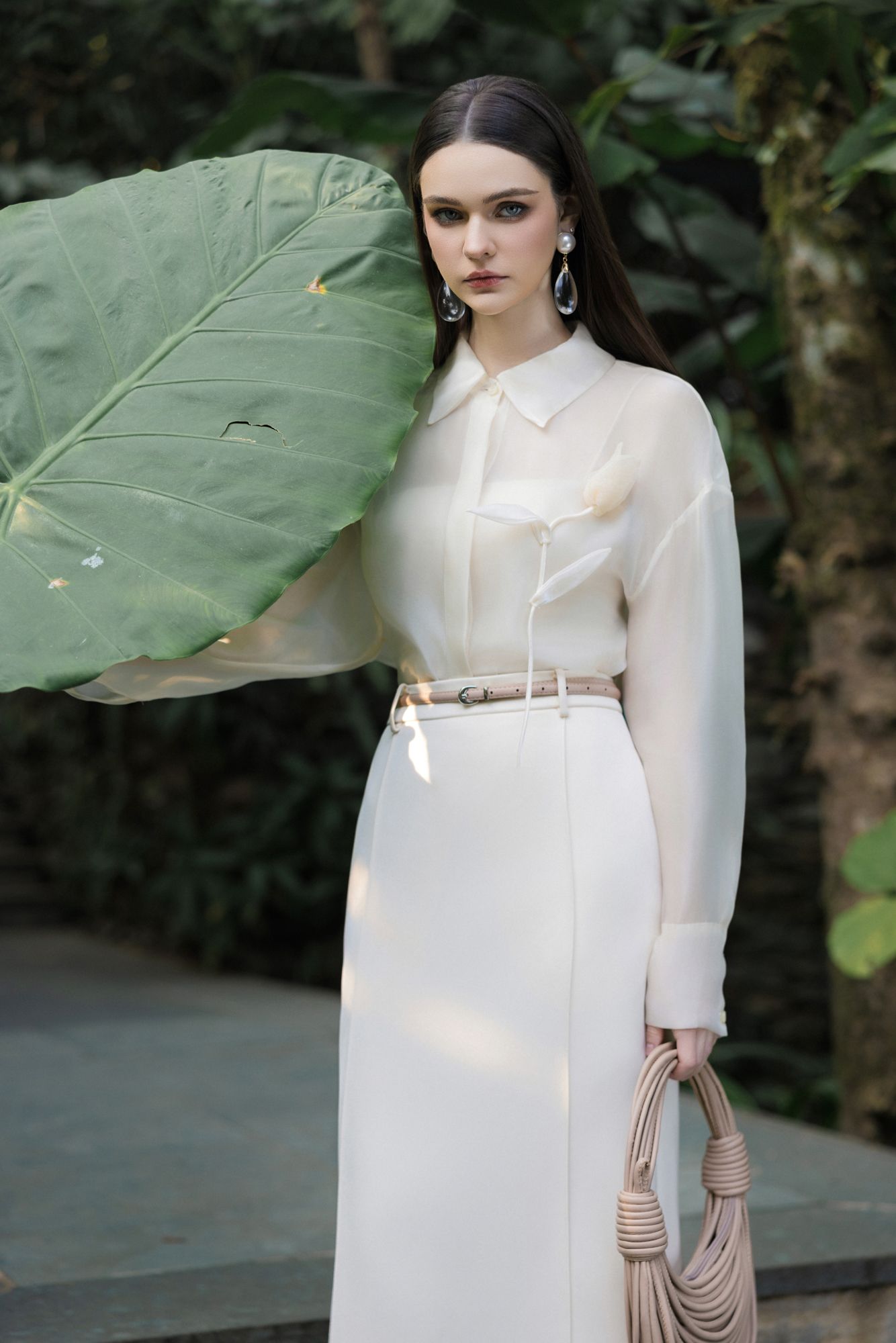  CHÂN VÁY BÚT CHÌ BẤU LY XẺ SAU 