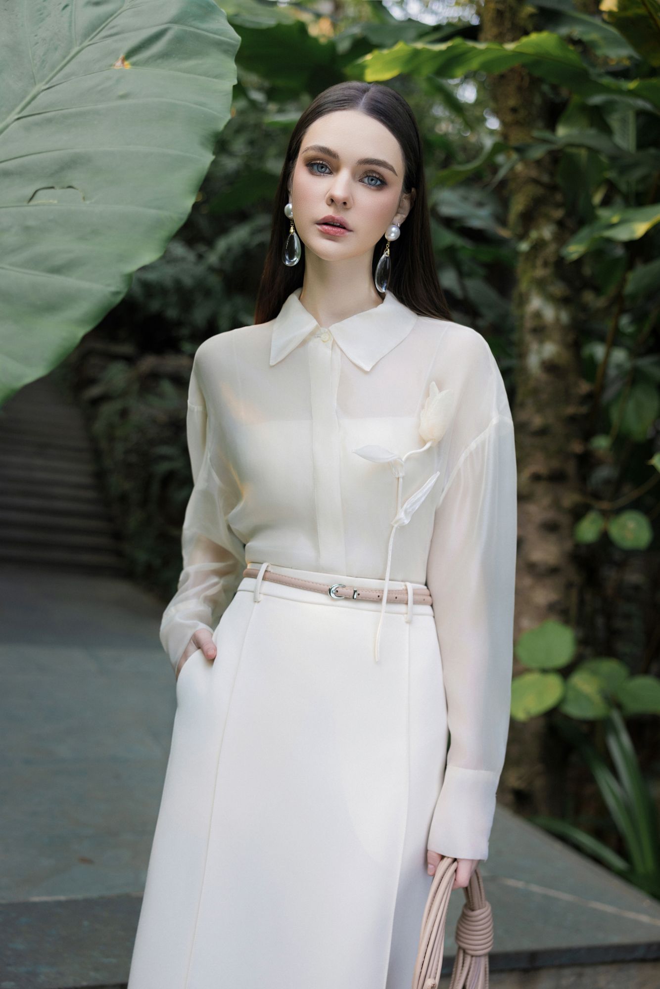  CHÂN VÁY BÚT CHÌ BẤU LY XẺ SAU 