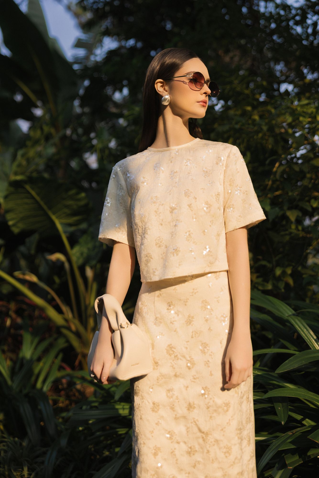  CHÂN VÁY BÚT CHÌ 