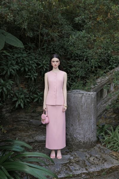  CHÂN VÁY BÚT CHÌ XẺ 2 BÊN 