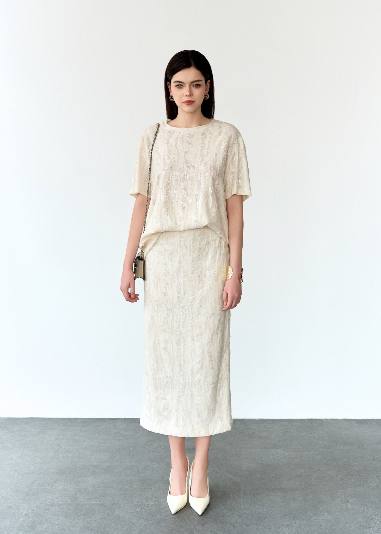  ÁO REN ĐÍNH SA QUIN TAY NGẮN 