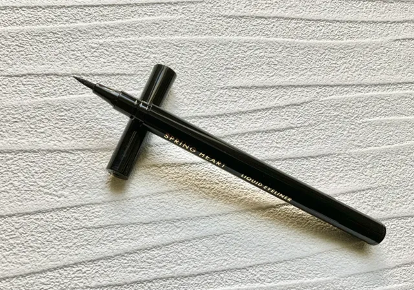 Bút kẻ mắt nước KOJI Spring Heart Liquid Eyeliner