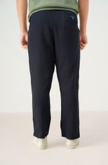 Quần dài nam Linen dáng Regular màu xanh navy