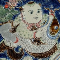 Đĩa Trưng Bày Đắp Nổi Vẽ Màu Chú Bé Ôm Cá
