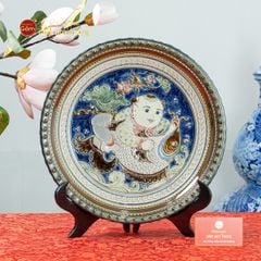 Đĩa Trưng Bày Đắp Nổi Vẽ Màu Chú Bé Ôm Cá