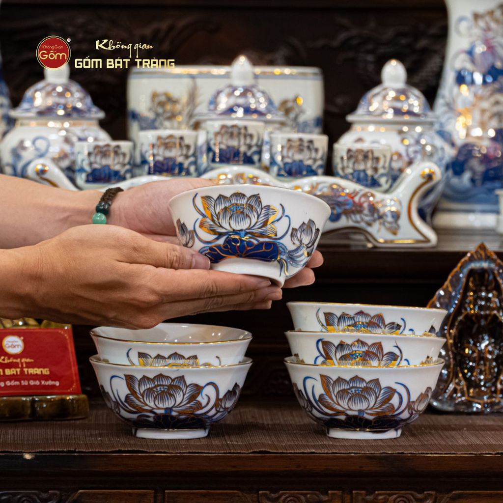 Bát Cơm Men Lam Vẽ Vàng Họa Tiết Hoa Sen