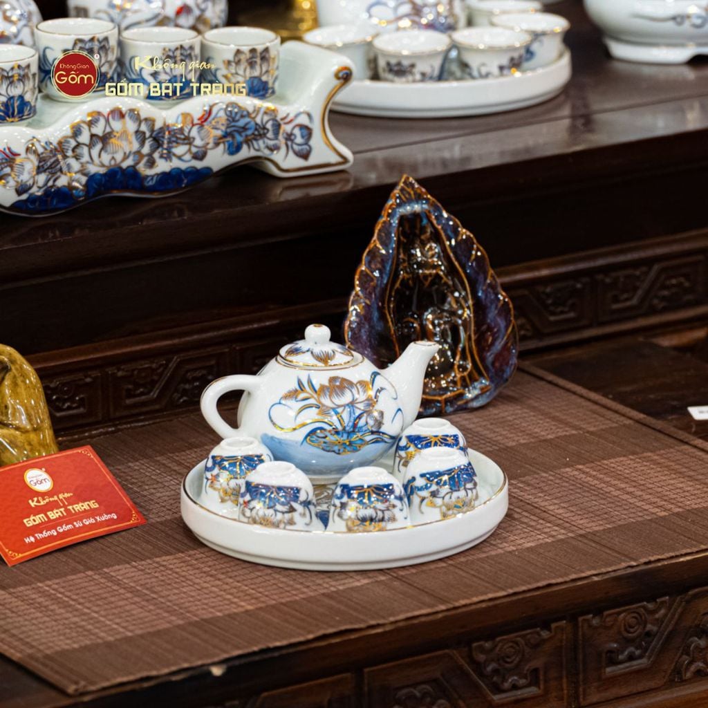 Bộ Ấm Chén Thờ Men Lam Vẽ Vàng Họa Tiết Hoa Sen
