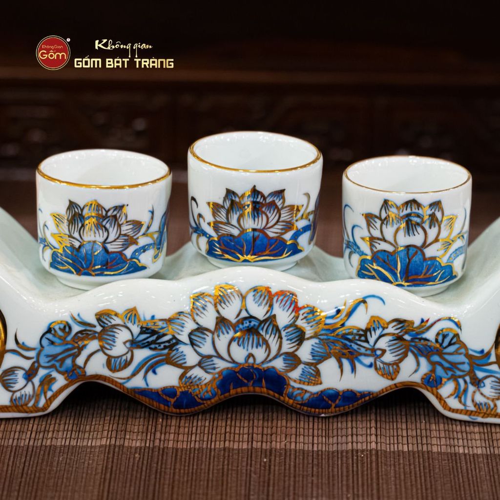 Bộ Kỷ Ngai 3 Chén Thờ Men Lam Vẽ Vàng Họa Tiết Hoa Sen