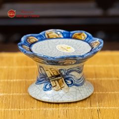 Chân Nến Thờ Men Rạn Họa Tiết Cuốn Thư