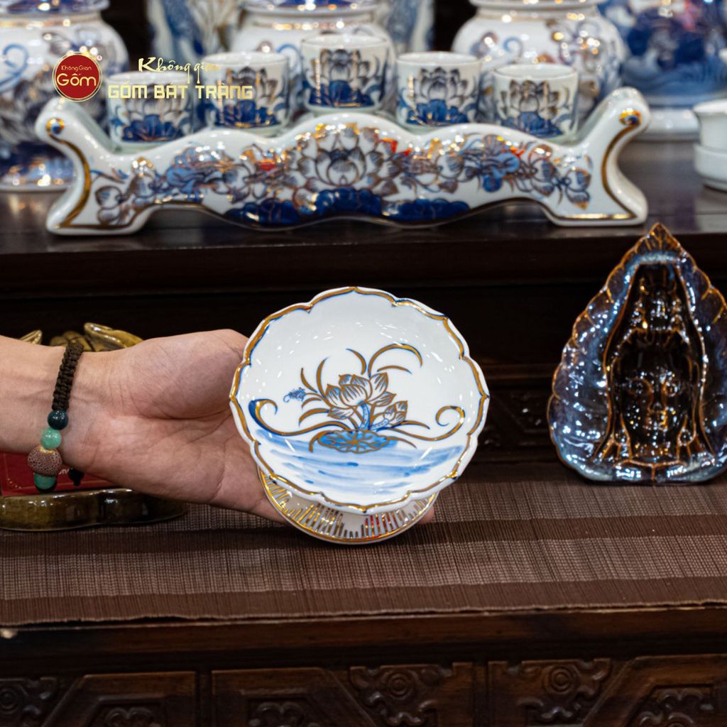 Chân Nến Thờ Men Lam Vẽ Vàng Họa Tiết Hoa Sen