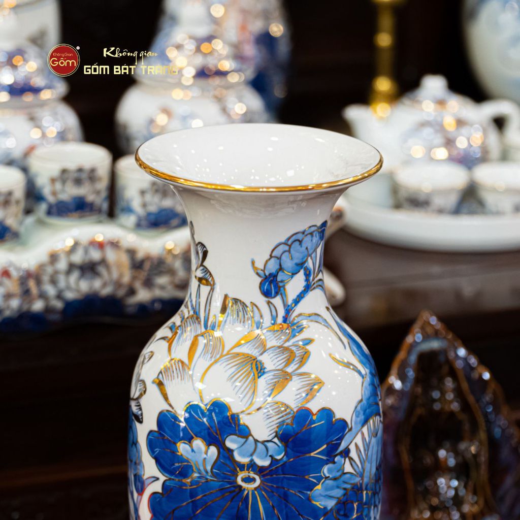 Lọ Hoa Thờ Miệng Loe Men Lam Vẽ Vàng Họa Tiết Hoa Sen