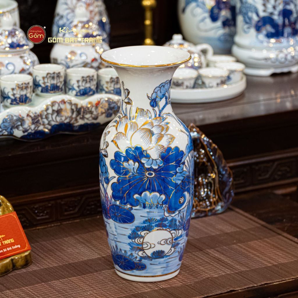 Lọ Hoa Thờ Miệng Loe Men Lam Vẽ Vàng Họa Tiết Hoa Sen