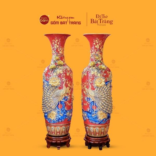 Lộc Bình Men Đỏ Công Đào Đắp Nổi Vẽ Vàng